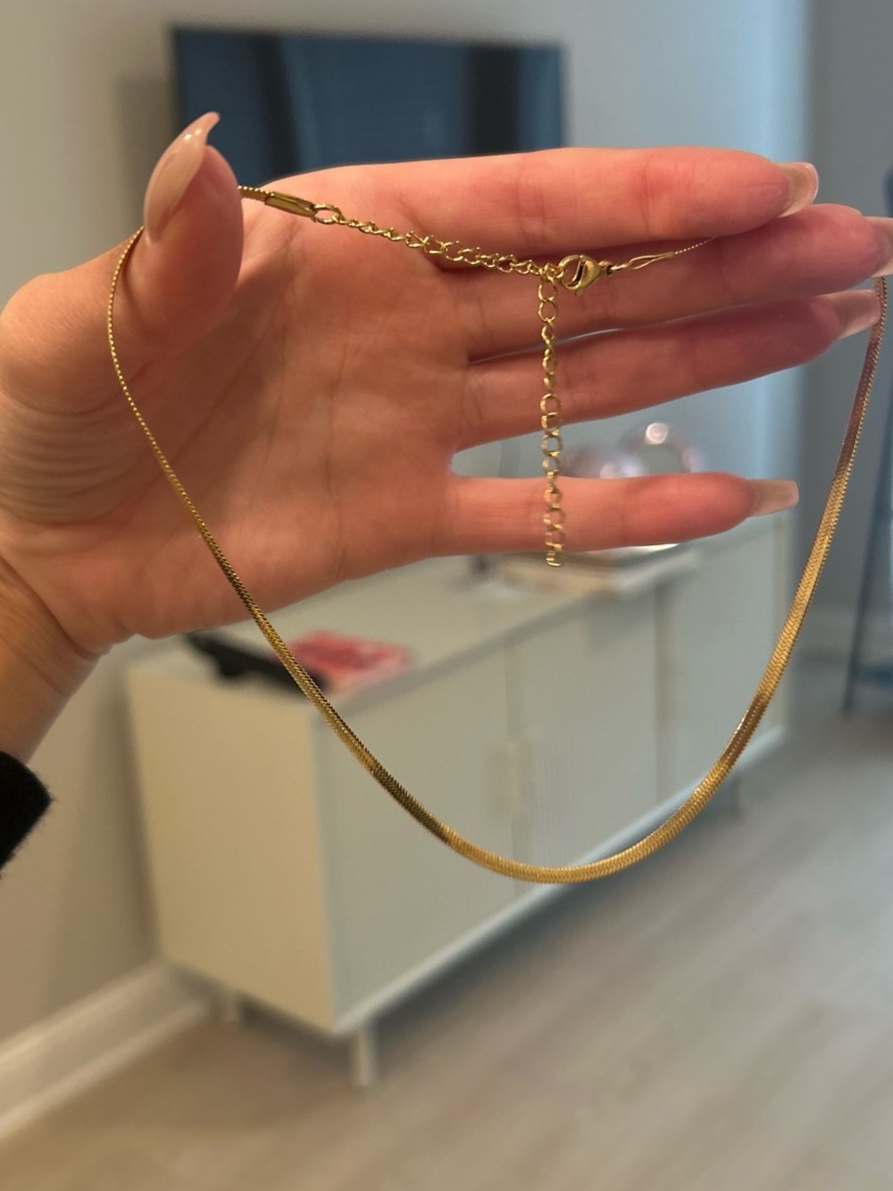 Elegant Gold Herringbone Choker Necklace - Picture 3 of 4